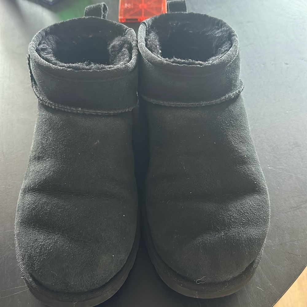 Black ultra mini Uggs size 10